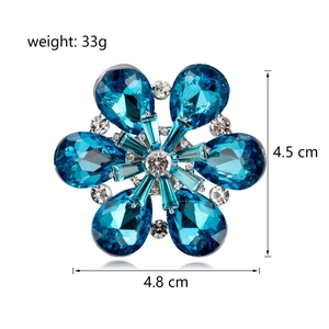 Élégante broche fleur 3D avec cristaux bleus et zircons, design de 4,8 cm de large