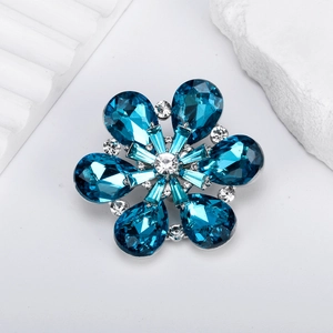Broche Fleur en Alliage de Cristal Élégante pour Femmes Goutte d'Eau Strass Florale Broche de Poitrine Mariage Banquet Bijoux