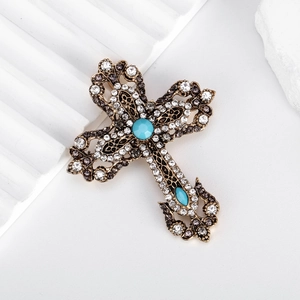 Spilla a croce barocca vintage con turchese e strass scintillanti per abiti e camicie