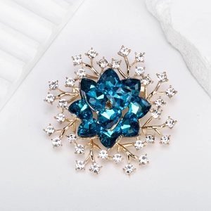 Luxus Kristall Blume Brosche Damen Elegant Legierung Strass Eingelegt Herzform Blau Stein Bankett Party Kleid Nadel