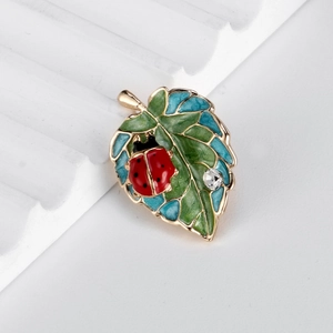 Exquisite Enamel Ladybug Leaf Brooch Pin For Women Alloy Rhinestone Nature Style Botanical Brooch Jewelry Accessory Elegant Gift