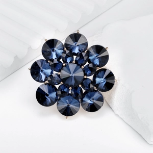 Luxuriöse Sonnenblumen-Brosche mit tiefblauen Kristallen in goldener Zinklegierung