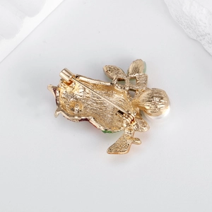 Rückansicht einer goldenen Eulenbrosche mit Sicherheitsverschluss und Emaille-Details