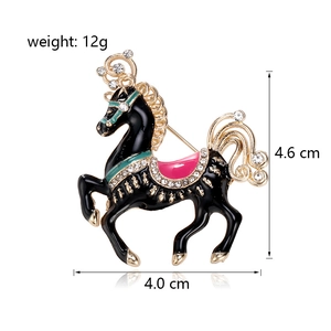 Pony brooch in black enamel and gold alloy with pink saddle, sized 4.6 cm x 4.0 cm