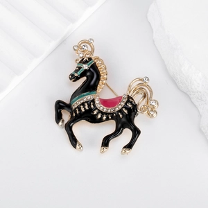 Alloy Rhinestone Carousel Horse Brooch Creative Enamel Animal Lapel Pin For Women Girls Fashion Jewelry Accessory Gift
