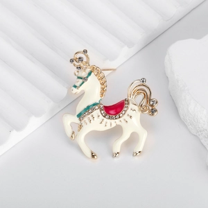 Exquisite gold carousel horse brooch with cream oil drip and sparkling rhinestones