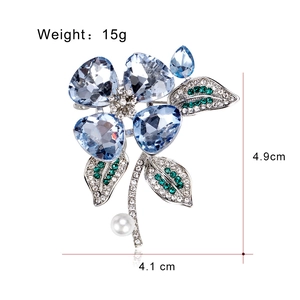 Blue crystal flower brooch with pearls and rhinestones, sized 4.9cm by 4.1cm
