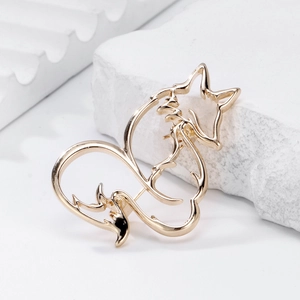 Élégante broche renard évidée en alliage doré poli pour costumes et pulls