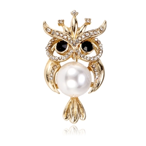 Broche chouette créative avec perle blanche et cristaux brillants sur alliage doré