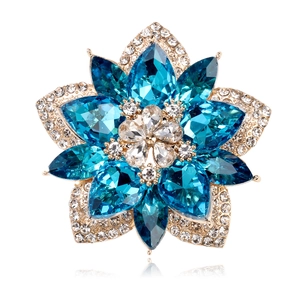 Vintage Alloy Crystal Flower Brooch For Women Elegant Rhinestone Floral Corsage Suit Dress Accessory High-End Jewelry Pin Gift