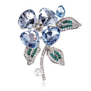 Vintage Elegant Floral Bouquet Brooch With Blue Heart Crystals Sparkling Rhinestones And Faux Artificial Pearl Alloy Flower Pin For Women