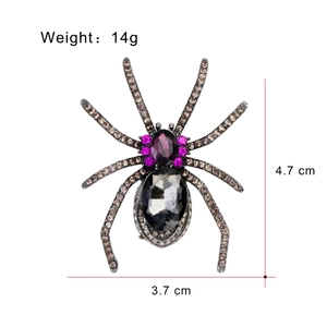 Spider brooch with grey and purple crystals, measuring 4.7cm by 3.7cm and weighing 14g