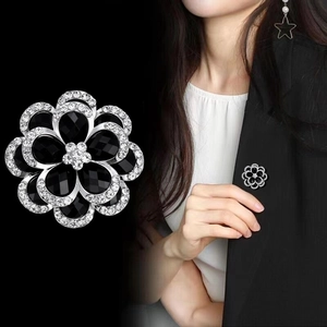 Elegant black camellia flower brooch with rhinestones for women's stylish suits