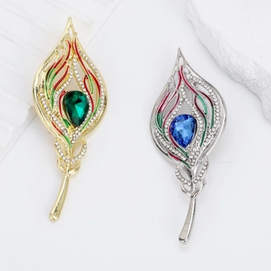 Set di spille di lusso a piuma di pavone con strass brillanti e dettagli in smalto