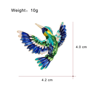 Detailed hummingbird brooch dimensions 4.2cm x 4.0cm in colorful enamel alloy finish