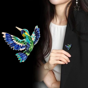 Exquisite hummingbird enamel brooch featuring vibrant green and blue drip oil craftsmanship
