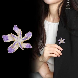Purple enamel double-layered five-petal flower brooch with gold edges on black suit