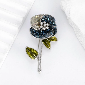 Élégante Broche Fleur de Camélia en Cristal Femme Vintage Alliage de Zinc Émail Feuille Épingle Pour Veste Pull Bijoux