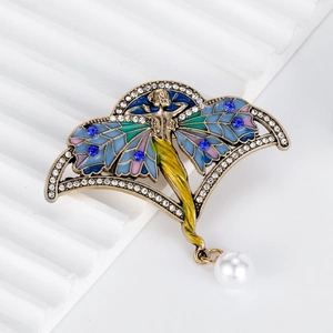Vintage-Broche als Fee mit Emaille-Flügeln, Strassbesatz und weißem Perlenanhänger