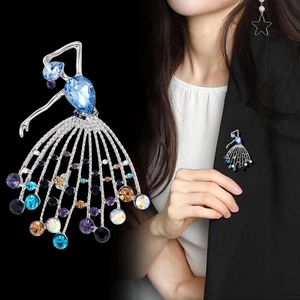 Broche de bailarina francesa con cristales de colores sobre base de metal plateado