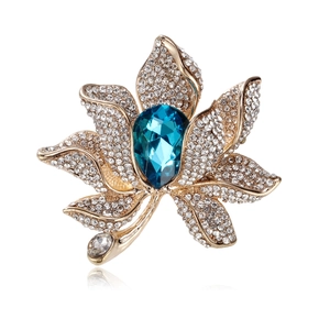 Vintage Luxurious Zinc Alloy Maple Leaf Brooch For Women Exquisite Rhinestone Glass Inlaid Flower Shape Corsage Jewelry Gift
