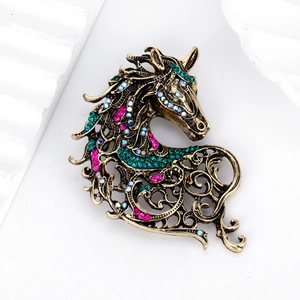 Vintage Horse Head Brooch Zinc Alloy Rhinestone Hollow Out Animal Lapel Pin For Men Women Banquet Suit Apparel Accessories