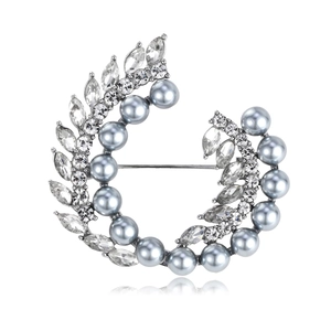 Elegante Broche de Aleación Con Perla Artificial de Imitación Gris y Zirconia Diseño de Guirnalda de Flores Broche para Mujer Joyería