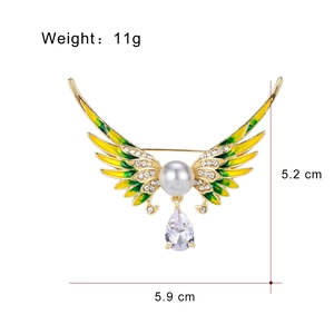 Broche ailes d'ange dorées en émail vert avec cristaux et perle, taille 5,9x5,2 cm