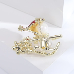 Broche bonhomme de neige en perles et traîneau de Noël sur alliage doré élégant