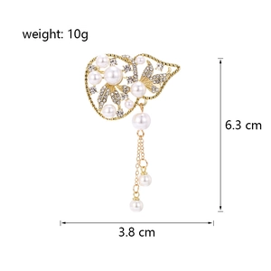 Broche française vintage perle gourde avec pampille et motif papillon doré évidé