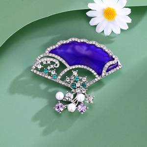 Elegant fan-shaped brooch with purple enamel, sparkling rhinestones and pearl drops
