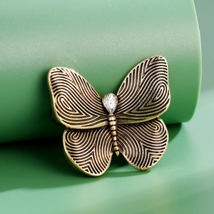 Vintage Alloy Rhinestone Butterfly Brooch Retro Spiral Texture Insect Breastpin Gold Silver Pin For Suit Jacket Jewelry