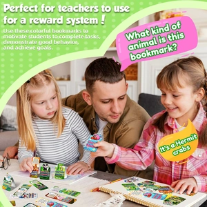 Adulte et enfants interagissent avec des marque-pages animaux pour l'apprentissage éducatif