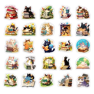 Detalle de 25 pegatinas de gatos leyendo dibujadas a mano para decoración artesanal