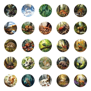 Détail de 25 autocollants ronds d'animaux de la forêt avec illustrations de hibou et tigre