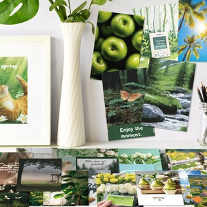 Dettaglio del set di cartoline floreali verdi con foto naturalistiche e testi primaverili