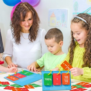 Carte educative per la conversione di decimali e frazioni durante una lezione di studio