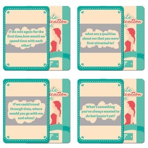 Detalle de tarjetas rasca y gana retro para parejas con ideas creativas de citas en inglés