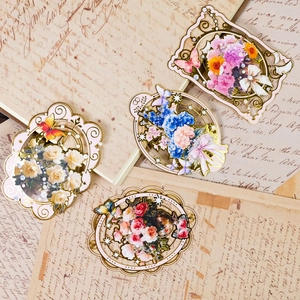 Segnalibri floreali vintage con bordi dorati e farfalle in quattro stili diversi