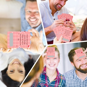 Détail de cartes à gratter roses avec motifs de cœurs pour jeux de couple créatifs