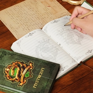 Carnet rétro vert académie de magie avec fermeture magnétique et pages lignées