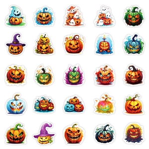 Vista piatta di 25 adesivi di Halloween impermeabili con zucche e fantasmi creativi