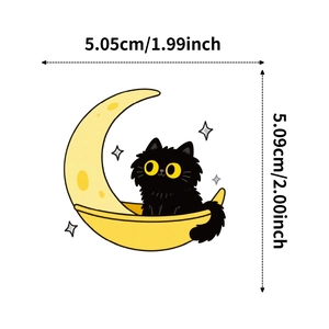Détail montrant les dimensions du sticker chat noir et lune jaune pour carnets