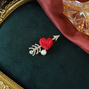 Vintage Alloy Red Crystal Heart Cupid's Arrow Brooch For Women With Rhinestone Embellishment Faux Artificial Pearl Jewelry Pin