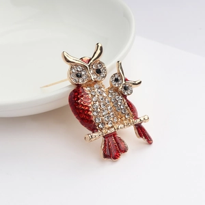Broche hibou rouge étincelante avec cristaux et plaqué or au motif animalier