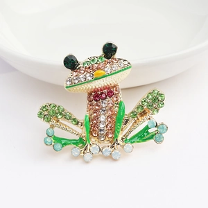 Broche de rana en aleación dorada con cristales de colores y detalles de esmalte