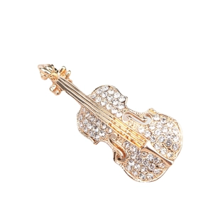 Élégante broche violon dorée ornée de cristaux scintillants et design d'instrument détaillé
