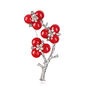 Broche fleur de prunier rouge rétro avec perles et cristaux sur branche d'argent