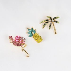 Set tropicale con spille a fenicottero ananas e palma in strass e finitura dorata