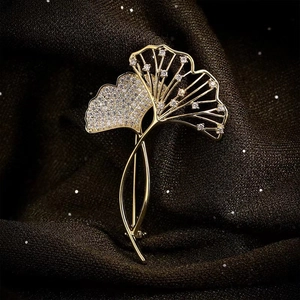 Broche en Alliage de Feuille de Ginkgo Élégante Incrustée de Strass Or Argent Épingle pour Femme Accessoires de Bijoux